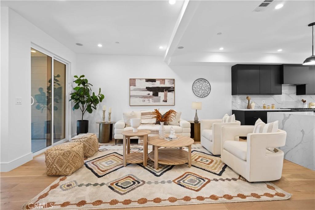 MLS #WS25167416 image #0