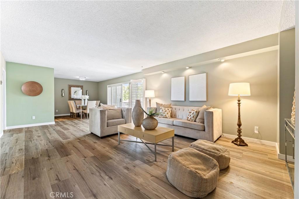 MLS #WS25189260 image #0