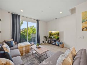 MLS #WS25199565 image #0