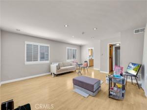 MLS #WS25217193 image #0