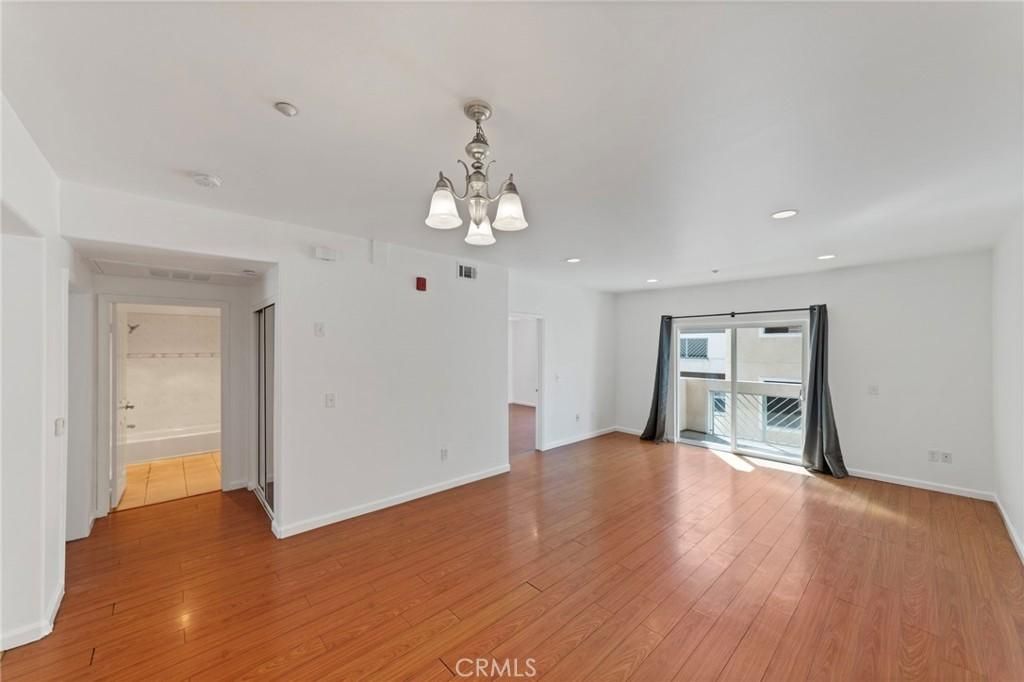 MLS #WS25241566 image #0