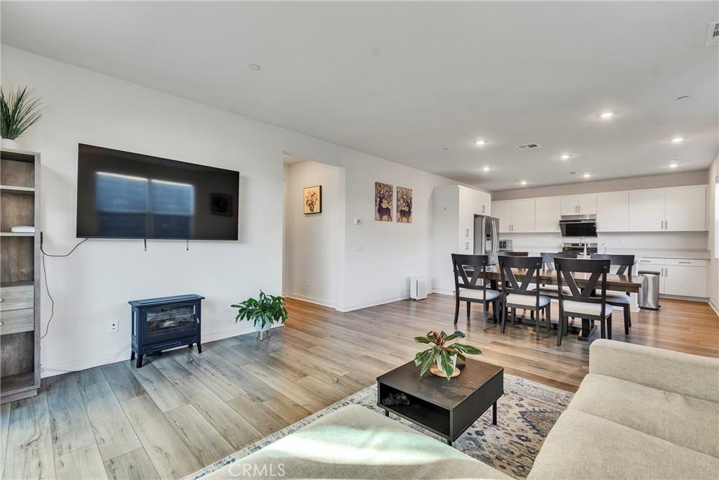 MLS #WS25256690 image #0