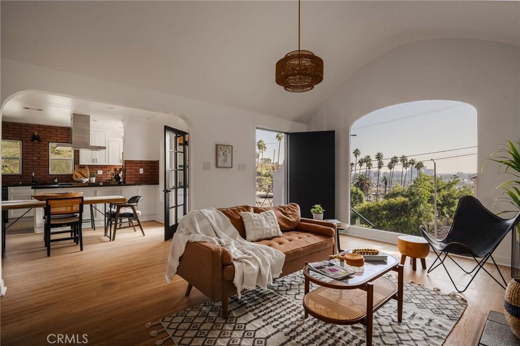 MLS #WS25257186 image #0