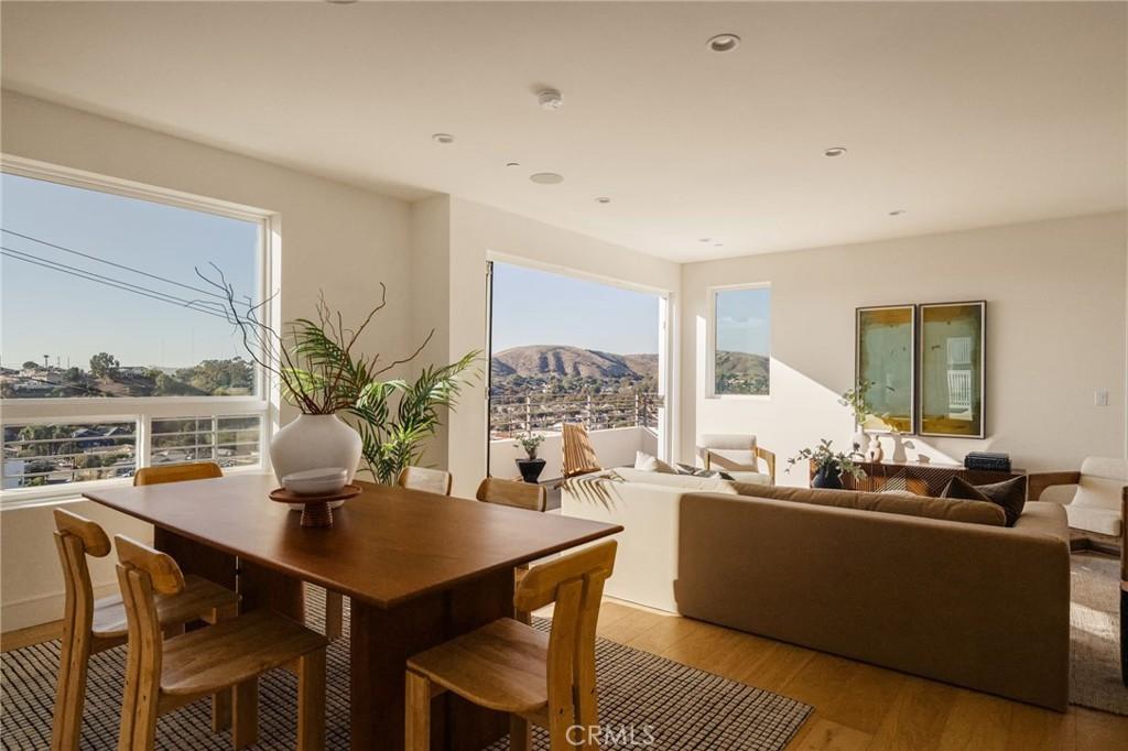 MLS #WS25257202 image #0