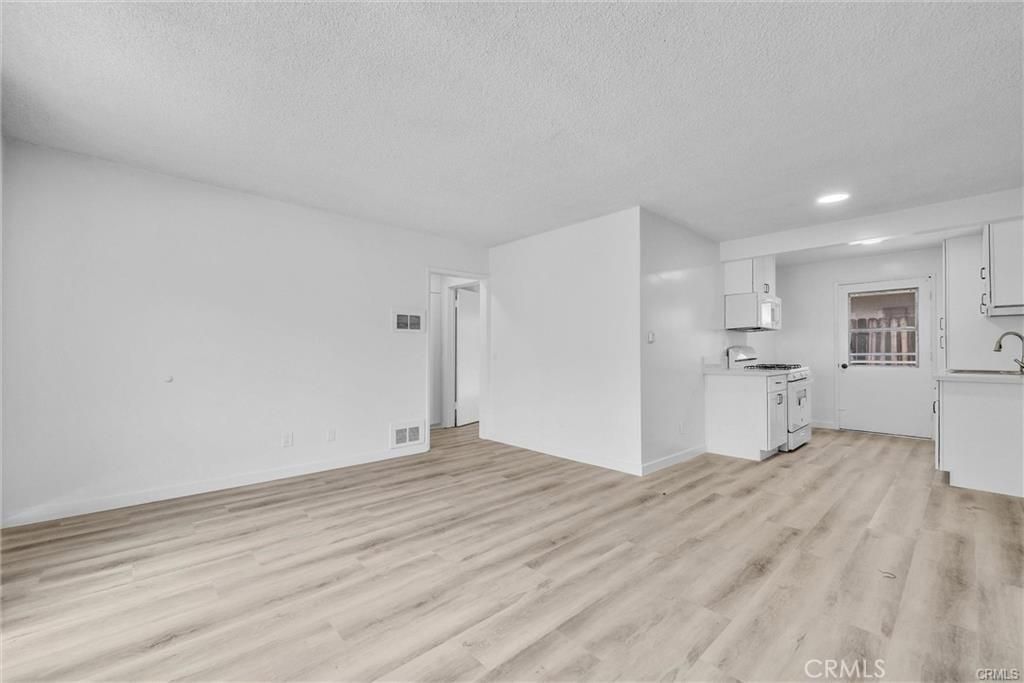 MLS #WS25259712 image #0