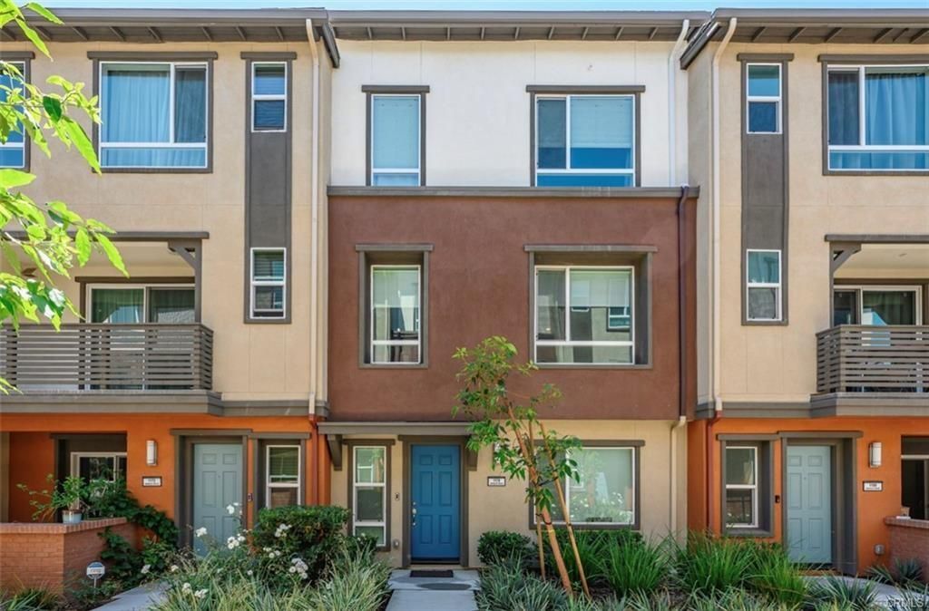 MLS #WS25262176 image #0