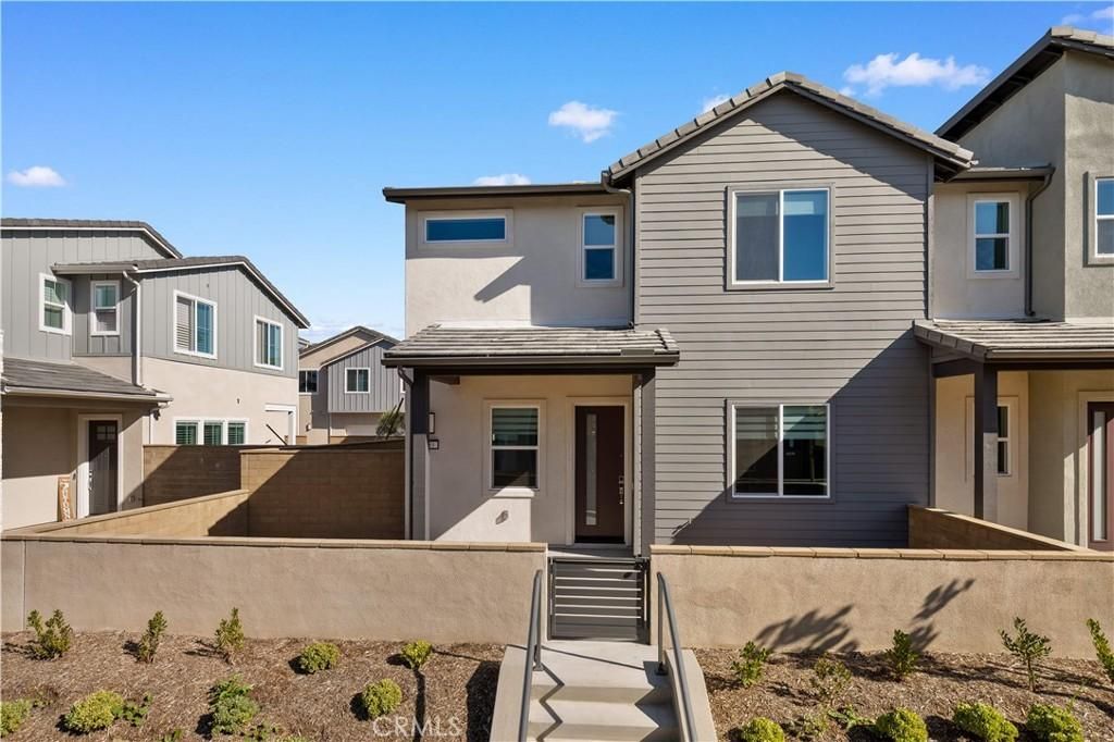 MLS #WS25266646 image #0