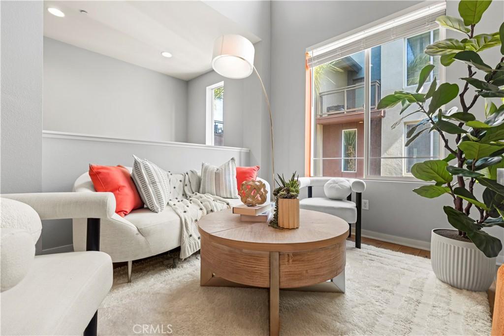MLS #WS25268683 image #0