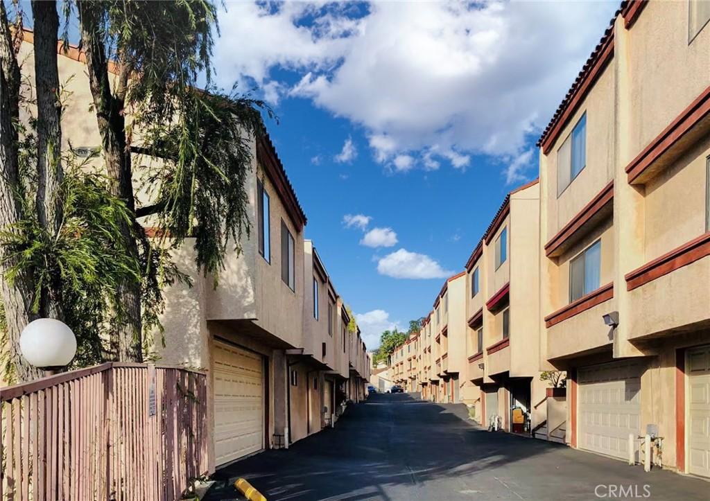 MLS #WS25270033 image #0