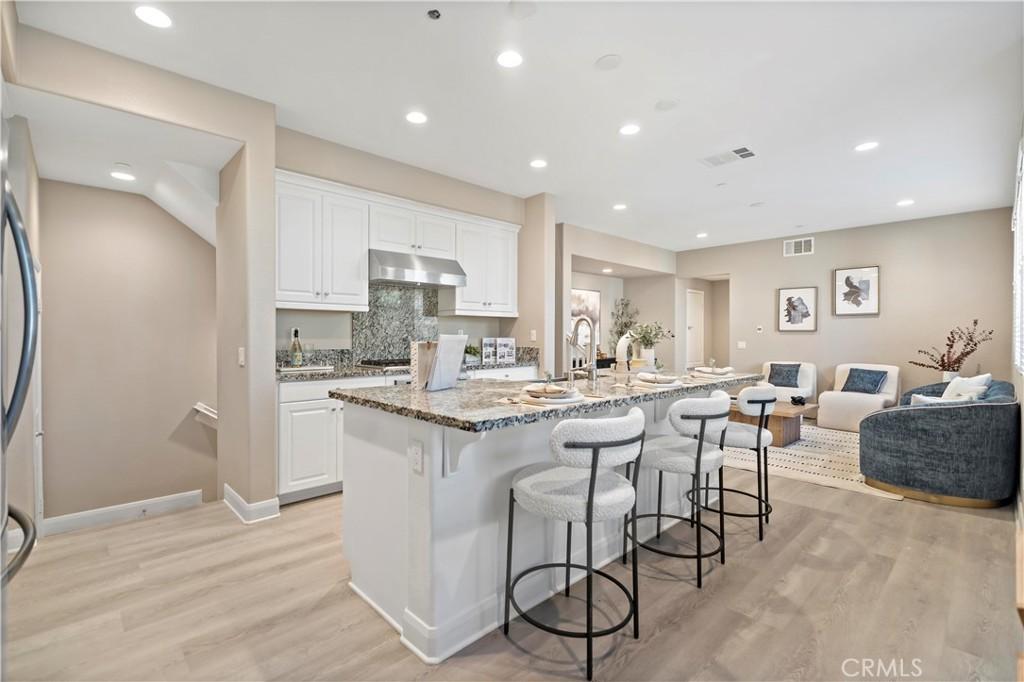 MLS #WS25270586 image #0