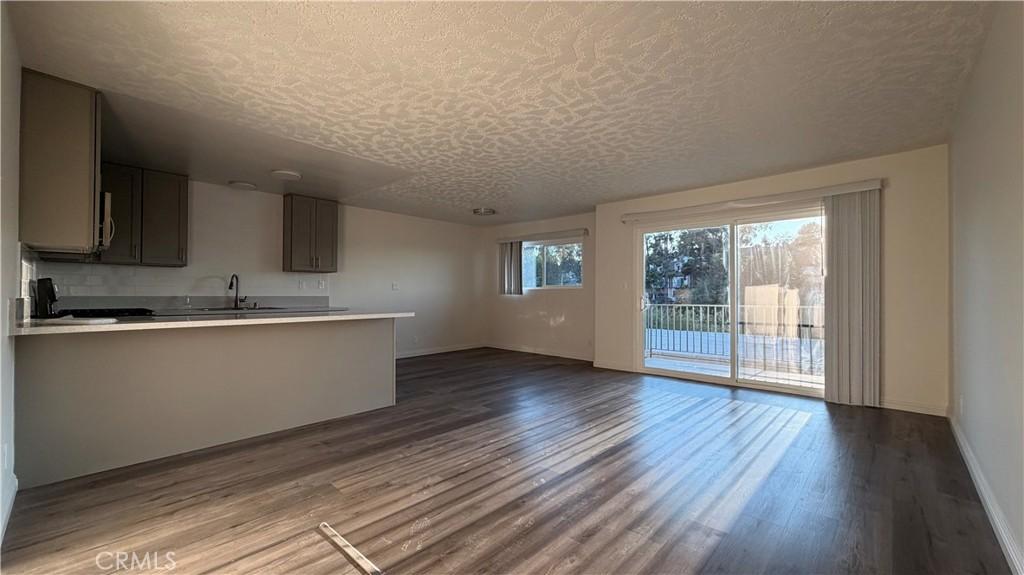 MLS #WS25275056 image #0