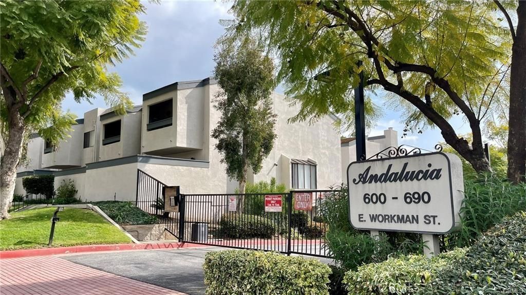 MLS #WS25275390 image #0