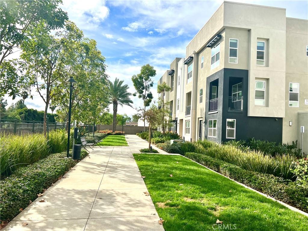 MLS #WS25275769 image #0