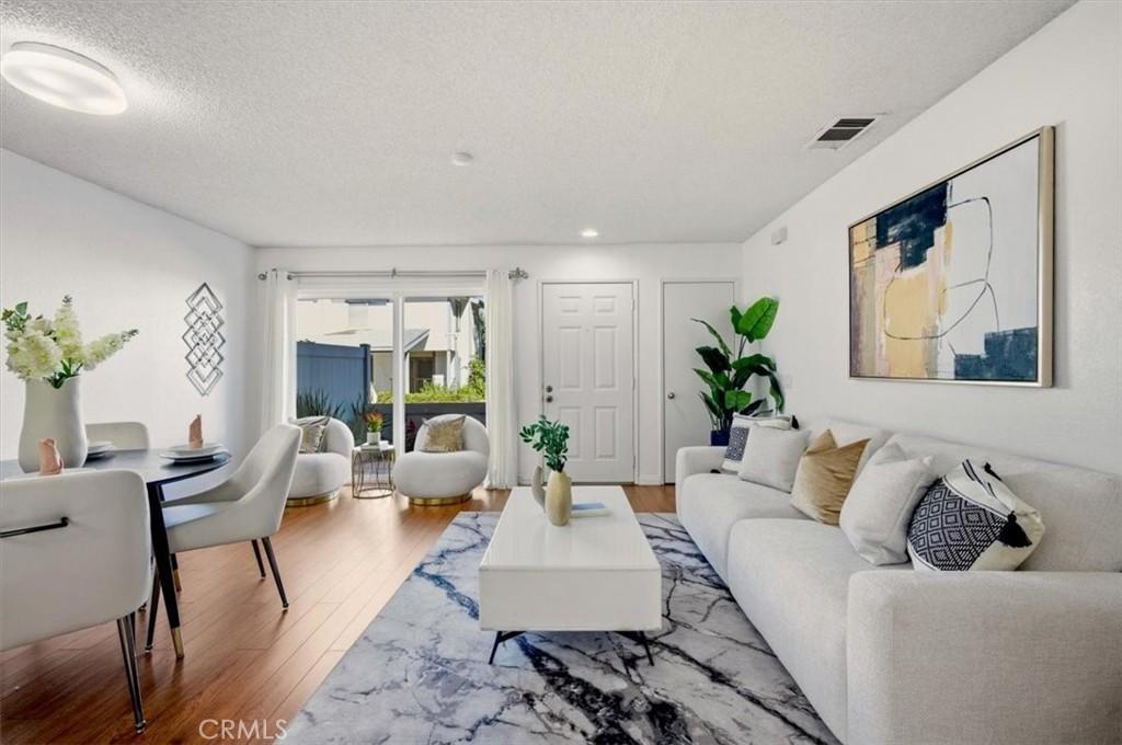 MLS #WS25281365 image #0