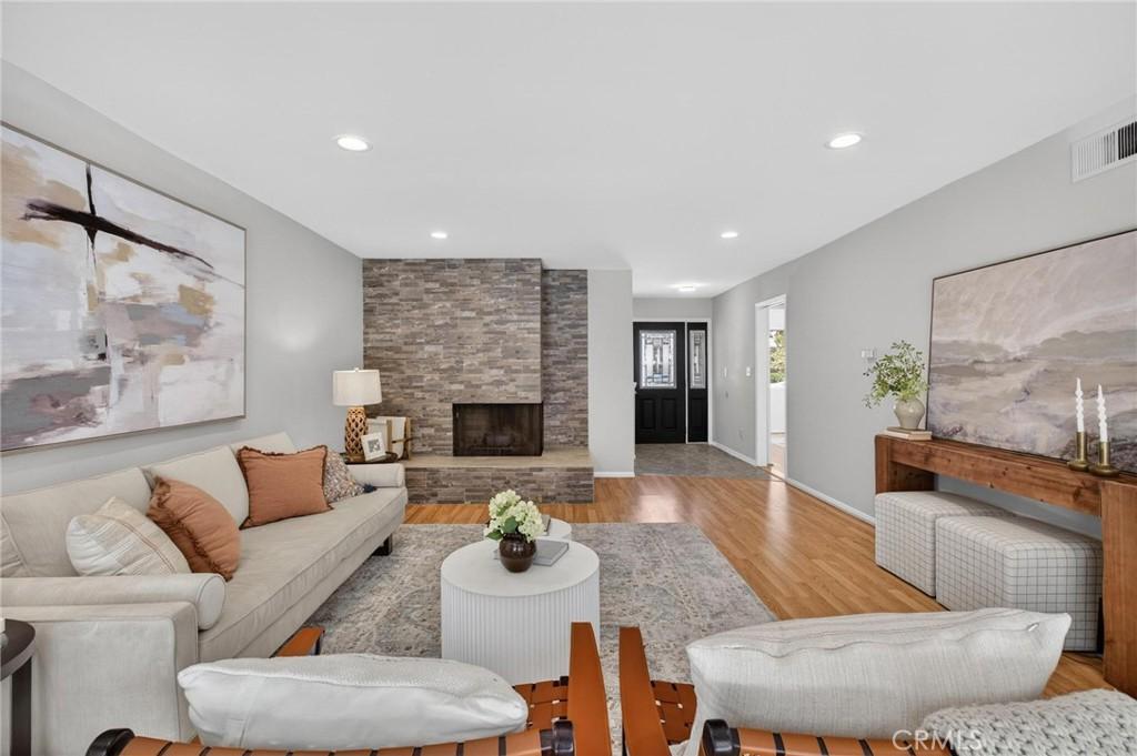 MLS #WS26075022 img 0