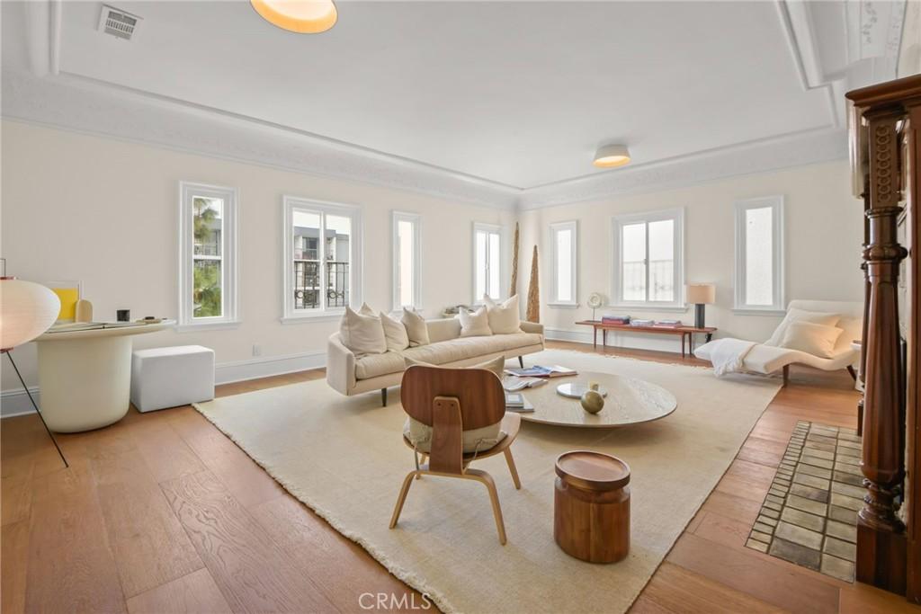 MLS #WS26112528 image #0