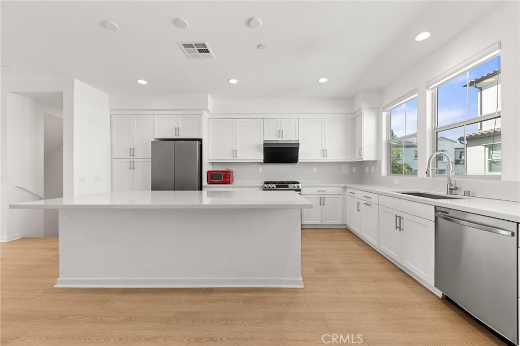 MLS #WS26125560 image #0