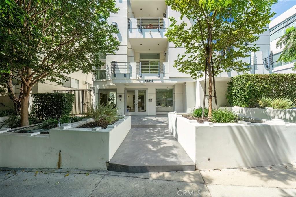 10911 Wellworth #1A Los Angeles CA 90024 | MLS #WS26173507 45 MLS #WS26173507 image #0